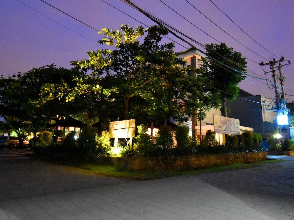 Ganga Hotel & Apartment Denpasar  Exterior photo