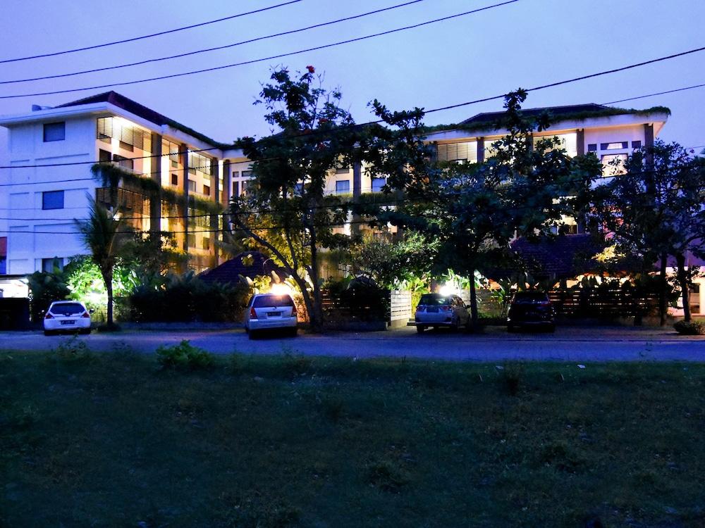 Ganga Hotel & Apartment Denpasar  Exterior photo